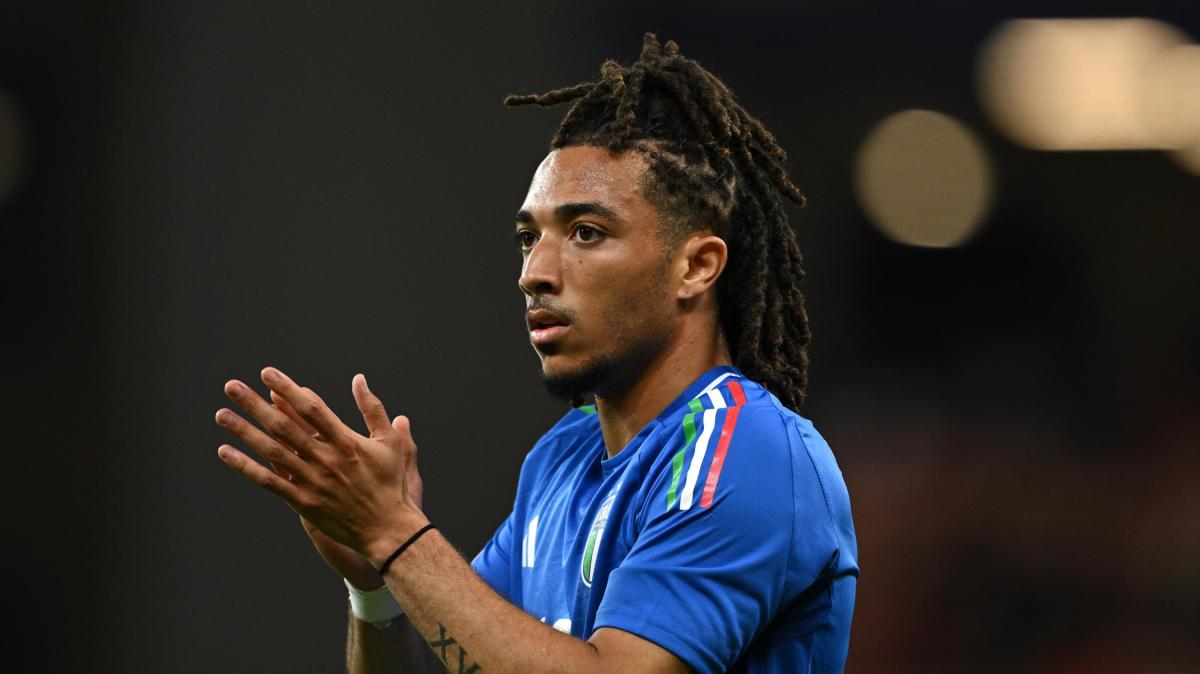 Koleosho si propone: "Mi piacerebbe indossare la maglia del Milan"