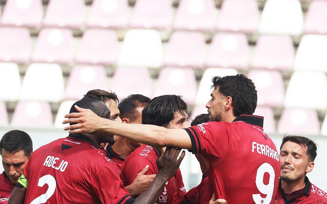 Reggina, vittoria sofferta contro l’Enna: brivido nel recupero ma finisce 2-1