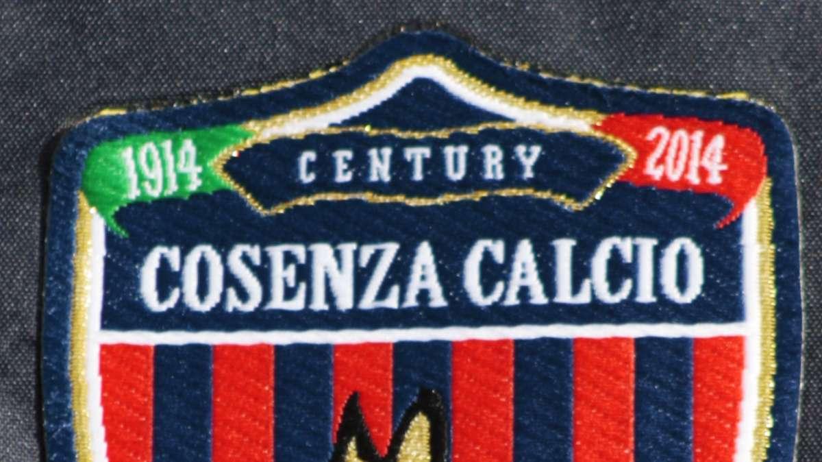Cosenza travolto in casa: il Casarano dilaga 5-1 e passa il turno