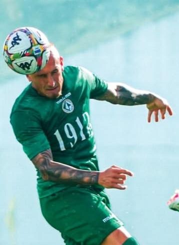 Crotone, sfuma Manzi: il difensore verso Monopoli