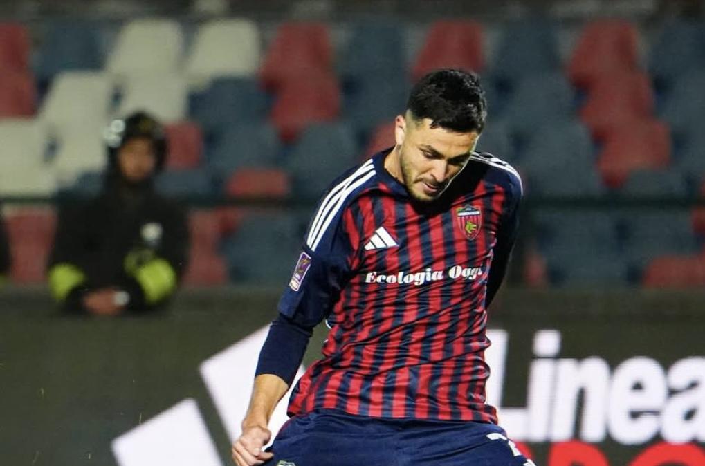 IL COSENZA DI BUSCÈ: DI NECESSITÀ VIRTÙ SULLA FASCIA DESTRA