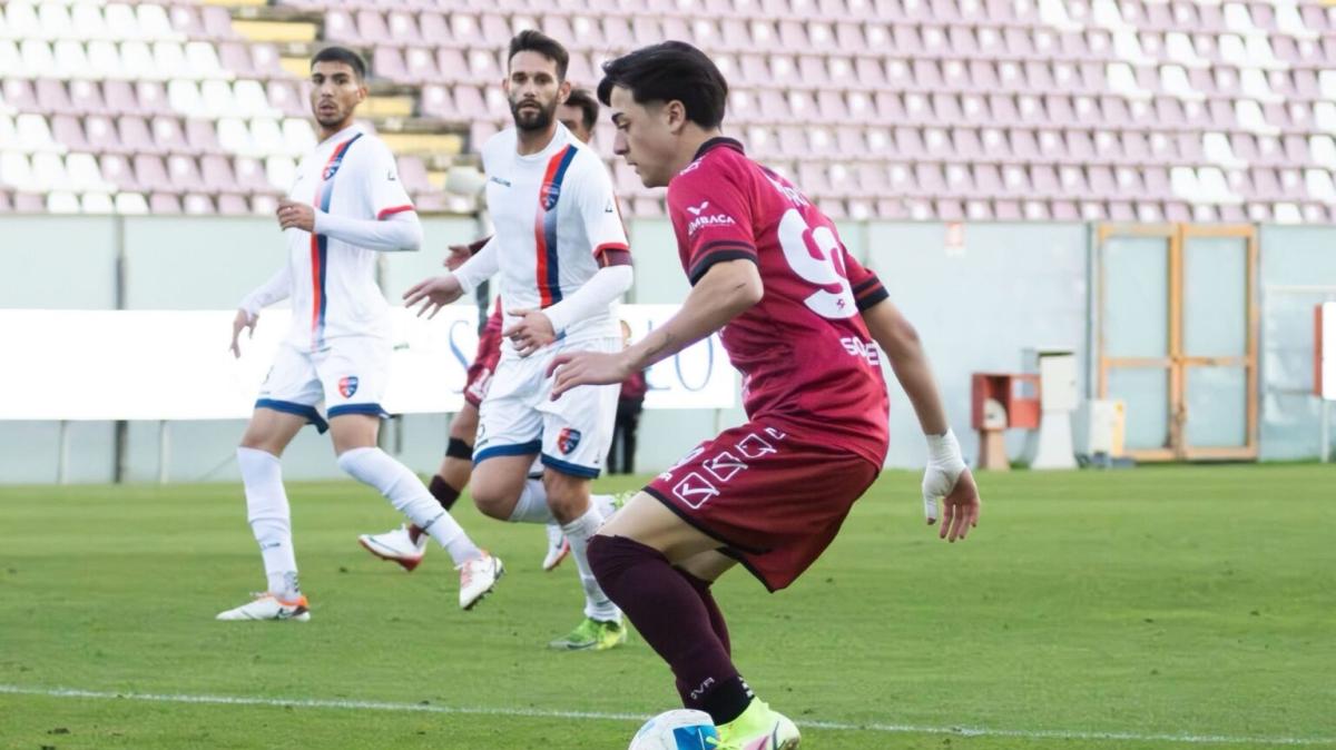 Reggina, il giovane centrocampista Manuel Macrì rinnova fino al 2027