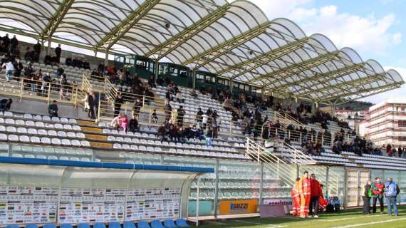 34° giornata serie D: il Lamezia Terme raggiunge il Locri ai play off. Castrovillari salvo. A San Luca partita sospesa, si riprenderà lunedì ma saranno play out. 