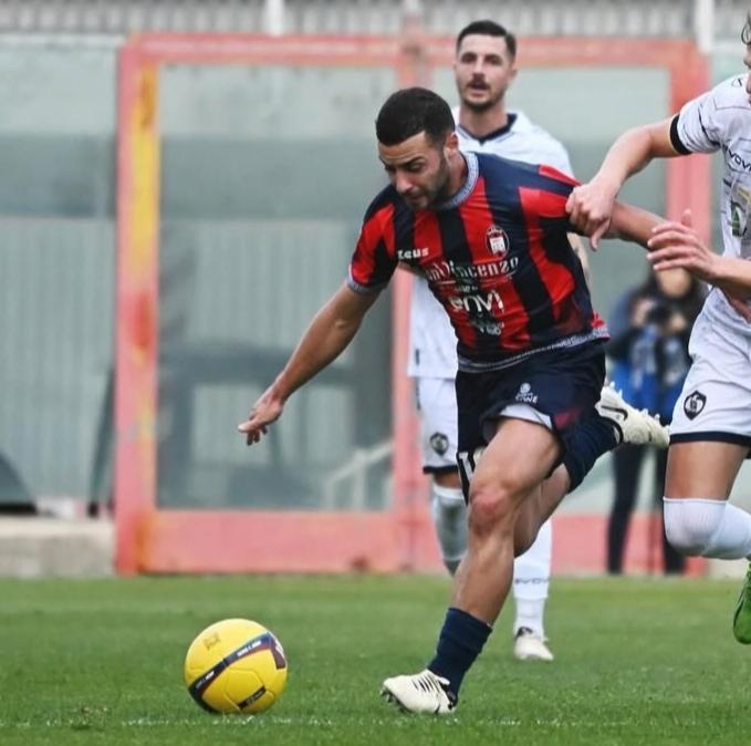 INDISCREZIONE - Catania, occhi su Gallo del Crotone per il centrocampo 