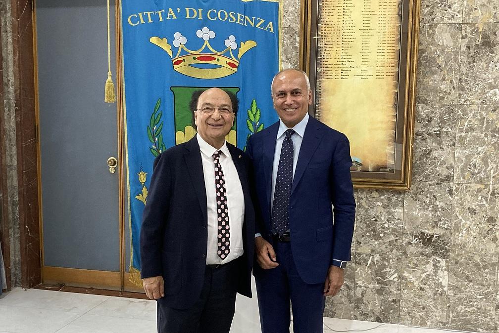 Cosenza, la relazione del Comune: “Nessuna pendenza economica con l’ente”