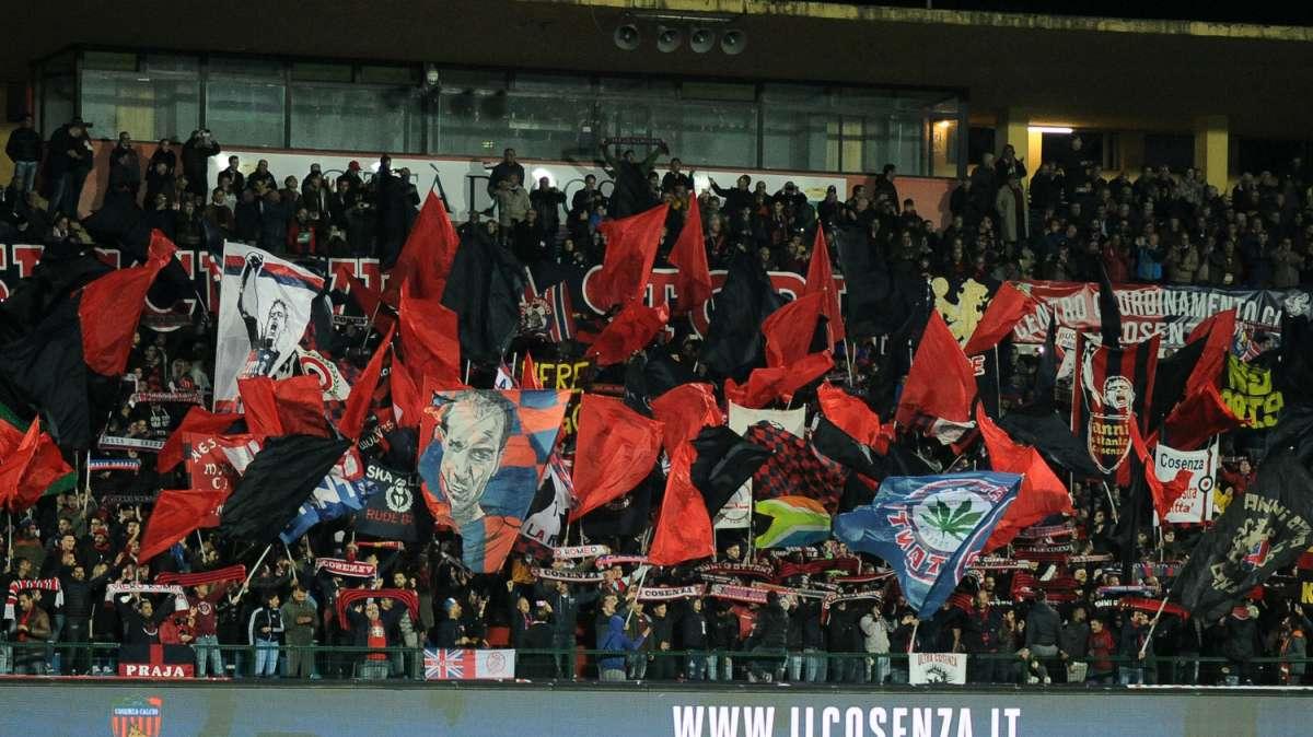 Cosenza, il popolo rossoblù prepara la mobilitazione: corteo in città il 29 maggio
