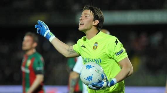 Catanzaro, Il saluto del portiere Andrea Sala ai tifosi