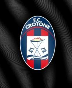 Movimenti in uscita per il Crotone: risoluzione con Chiarella, Kolaj al Renate, Oviszach all’Ascoli