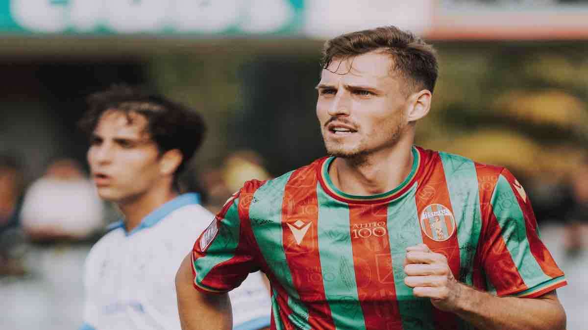 Calciomercato Cosenza, idea Dubickas per l’attacco: sfida di mercato con la capolista Ravenna