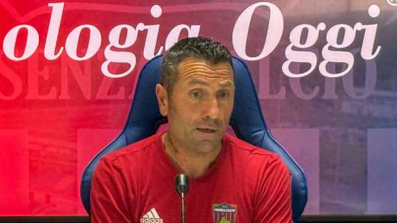 Cosenza, Buscè dopo il ko con la Salernitana: “Orgoglioso dei miei ragazzi, prestazione di carattere nonostante gli errori”