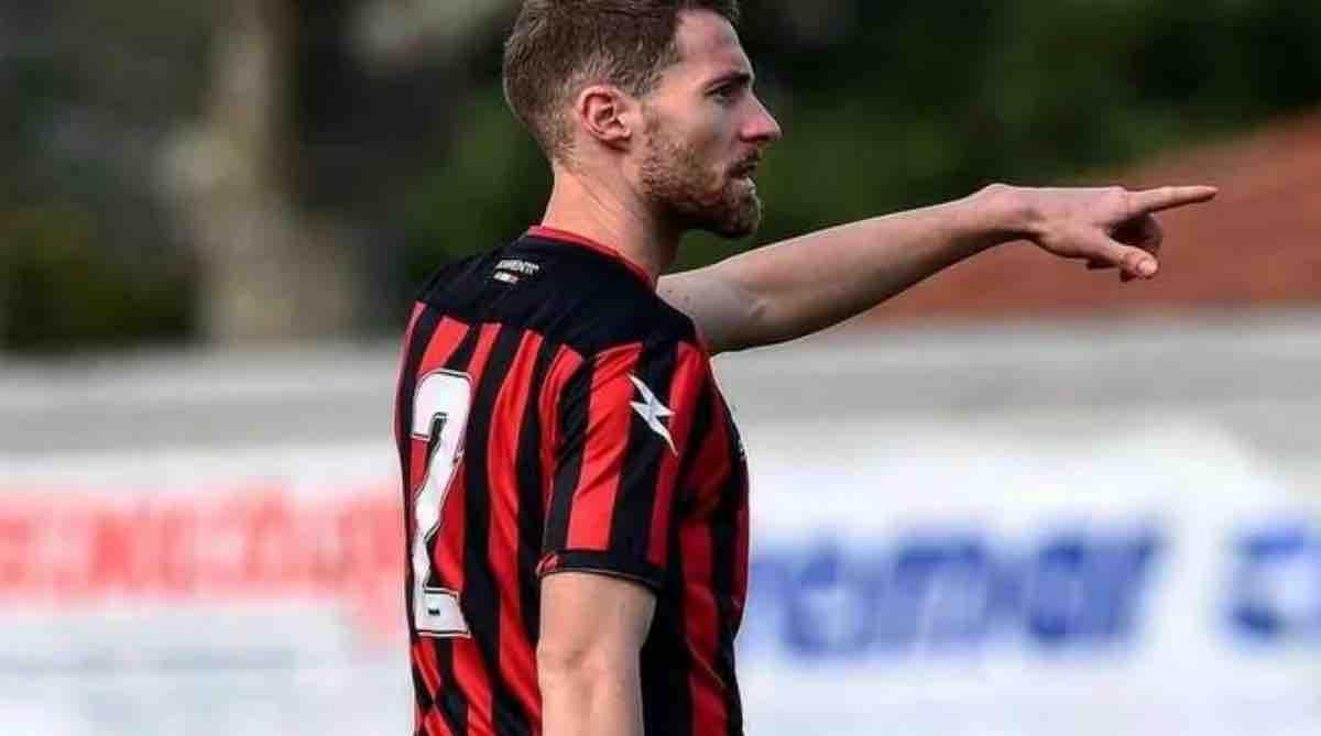 Il Cosenza pesca in Puglia: occhi puntati su Francesco Rizzo per blindare la difesa