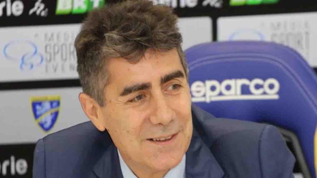 Cosenza, Gualtieri rompe il silenzio: “Ricuciamo tutto. Serve coesione, chiedo scusa alla piazza”