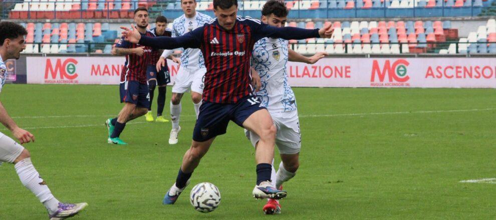 Cosenza, vittoria di carattere: rimonta e colpo decisivo nel finale