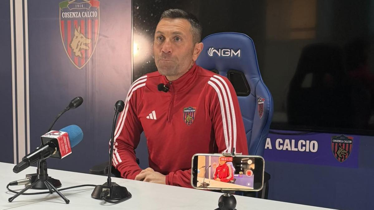 Buscè carica il Cosenza: “Mentalità vincente e umiltà, ma serve più equilibrio”