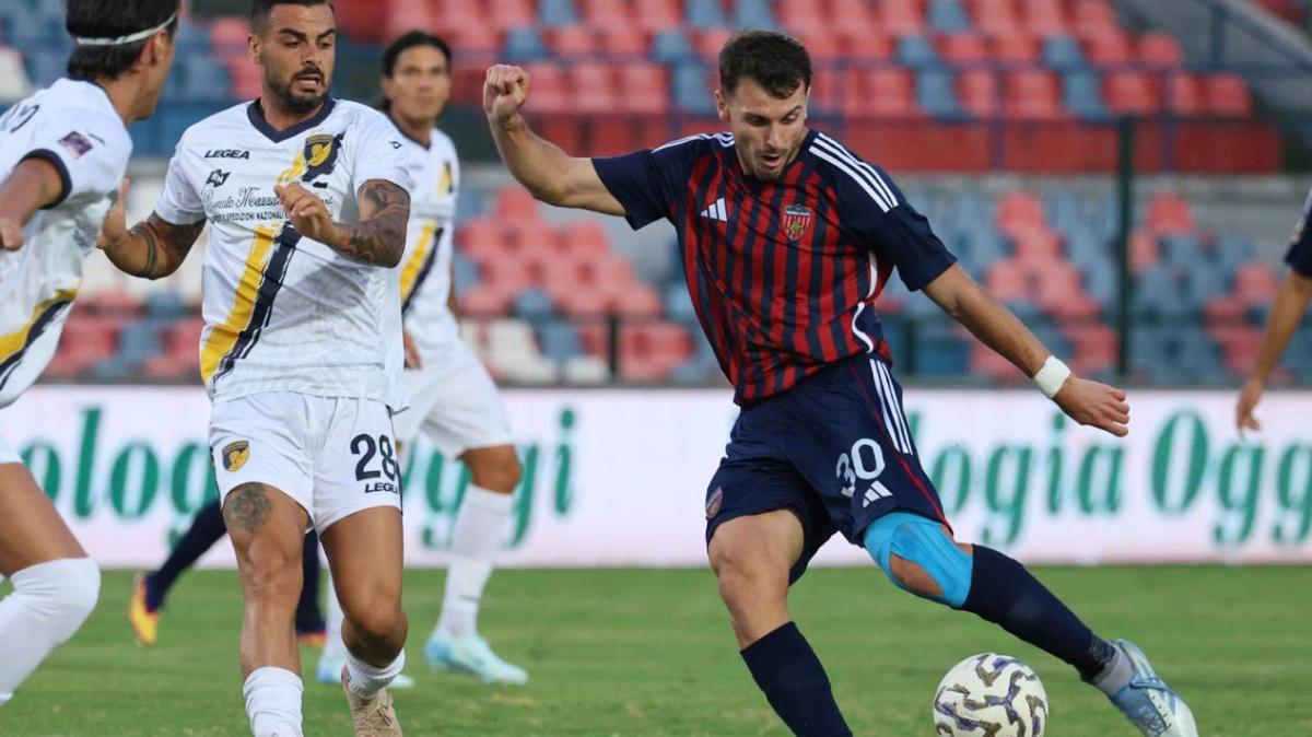 Cosenza, Buscè è nei guai: Mazzocchi deve operarsi