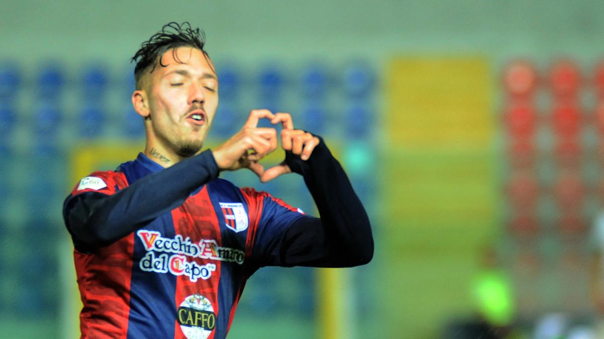 Calciomercato Cosenza, c'è l'accordo con Emmausso ma resiste l’Audace Cerignola