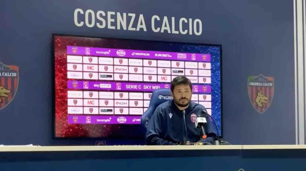 Cosenza-Casarano 4-1, Di Bari: "Prendiamo i soliti gol, mi prendo tutte le responsabilità"