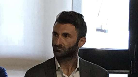 Cosenza, tensione dietro le quinte: futuro di Delvecchio in bilico, si apre un braccio di ferro con Guarascio