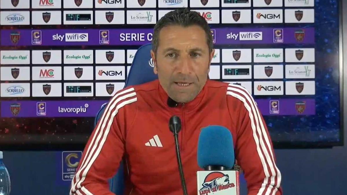 Cosenza-Picerno, Buscè: "Il Picerno è pericoloso. A Foggia abbiamo imparato la lezione: troppa voglia di vincere fa perdere equilibrio"