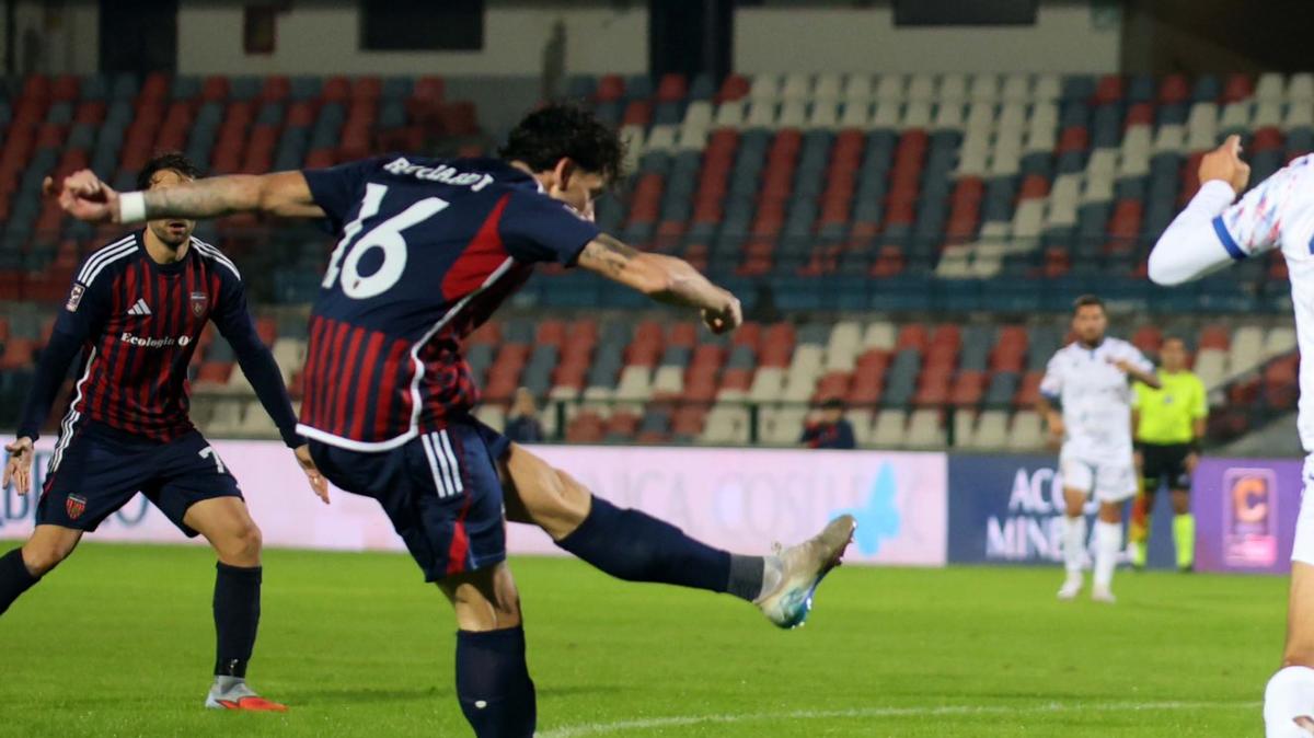 UFFICIALE - Cosenza, ceduto Ricciardi alla Juve Stabia