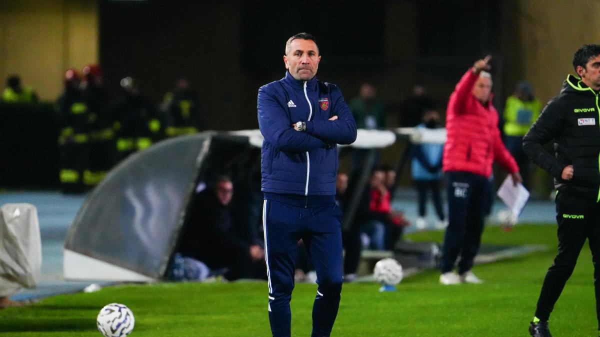 Cosenza, meno spettacolo più sostanza: Buscè cambia volto ai Lupi e punta dritto ai playoff