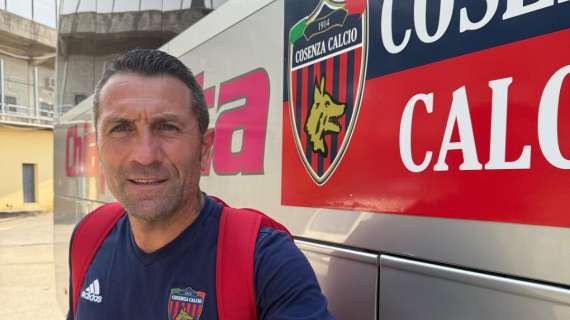 Cosenza, le immagini della partenza della squadra verso Monopoli | FOTO