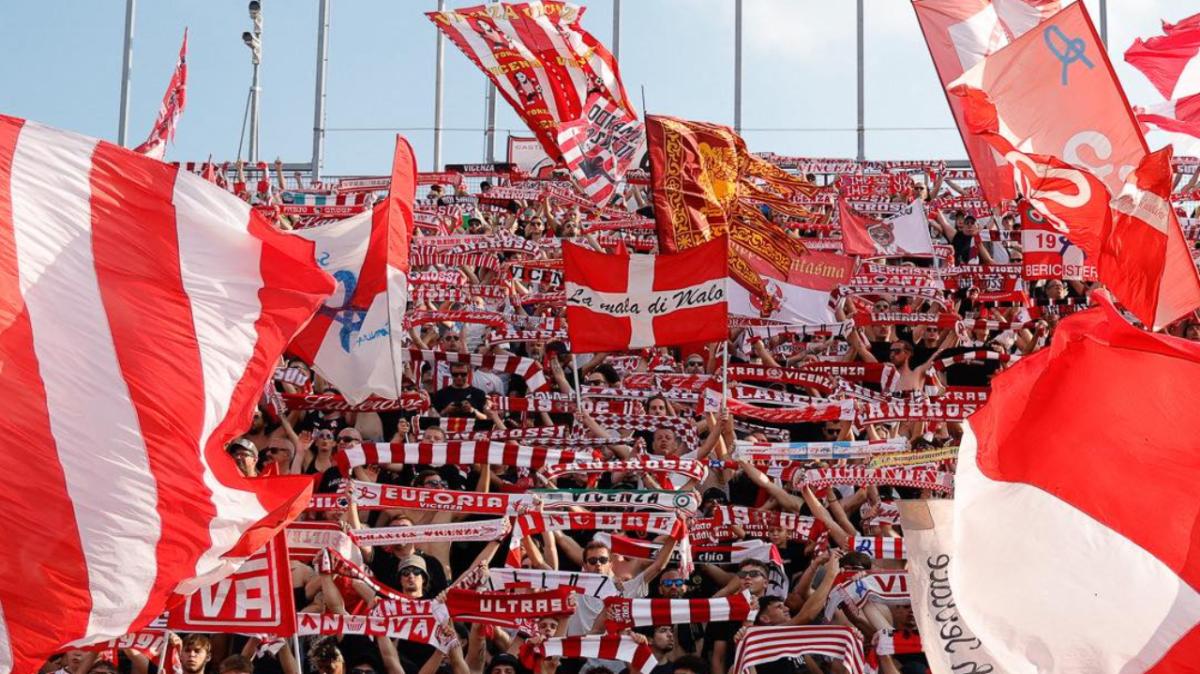 Dal Menti a Piazza dei Signori: Vicenza in festa con il pullman scoperto il 29 marzo