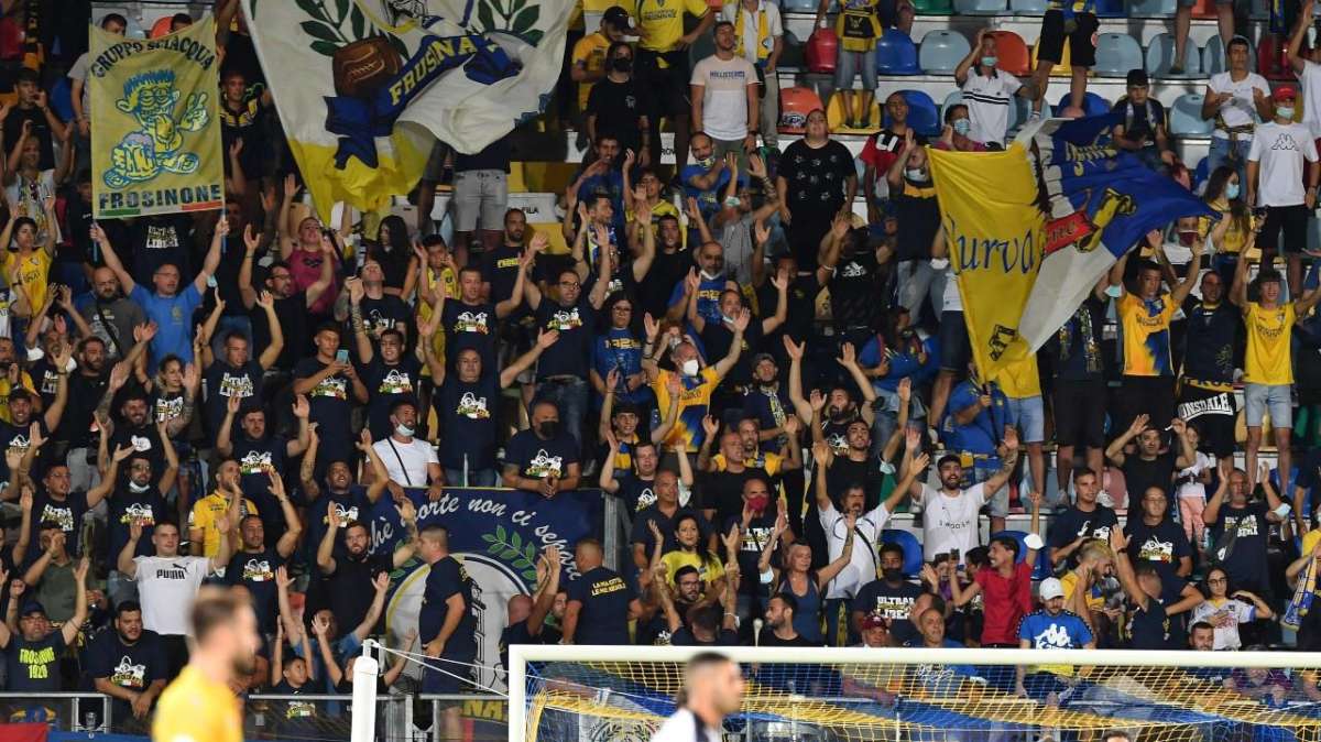 Cagliari Frosinone Sky, Dazn o Helbiz? Dove vederla in diretta tv o streaming