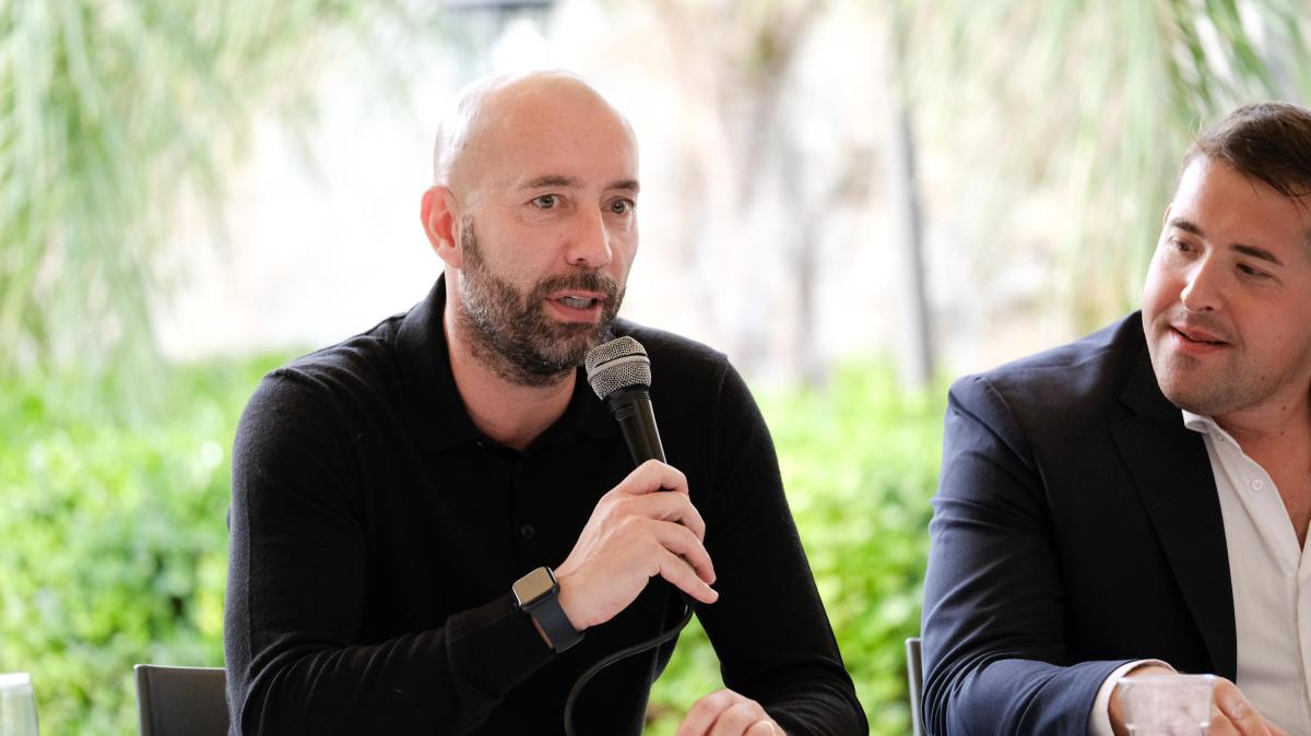 19 Anni dopo è festa Arezzo, Bucchi: "Abbiamo fatto qualcosa di straordinario". Cutolo: "Arena da oggi è un nostro calciatore a titolo definitivo"