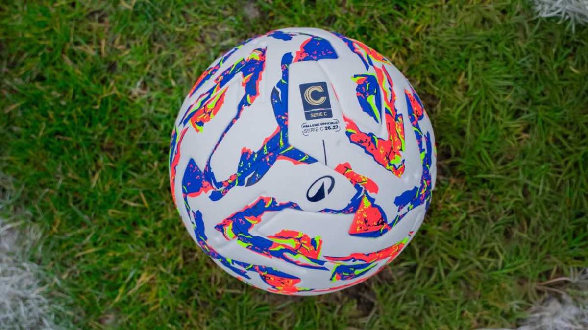 Serie C, svelato il nuovo pallone in collaborazione con Decathlon per la stagione 2026/27
