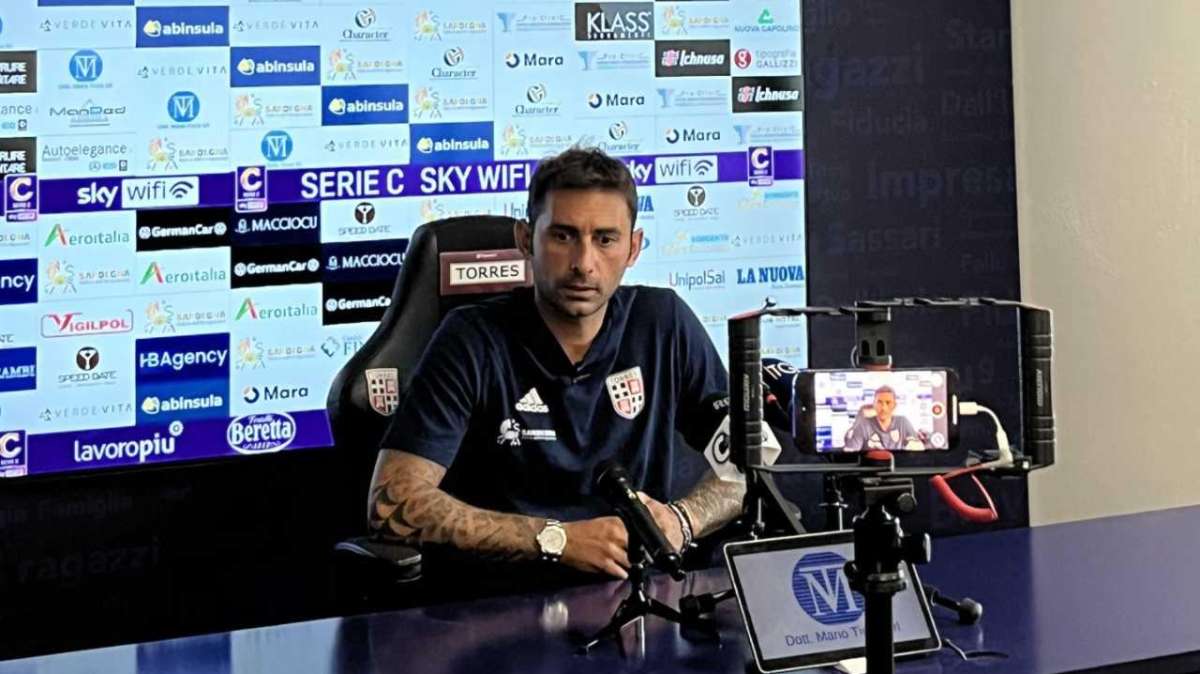 Michele Pazienza allenatore della Torres in conferenza stampa, www.lacasadic.com