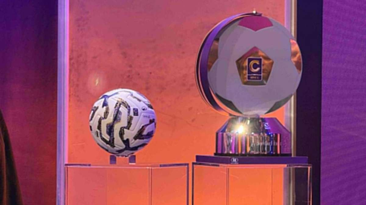 Pallone e trofeo Serie C nelle sedi di Sky per l'evento Lega Pro, www.lacasadic.com