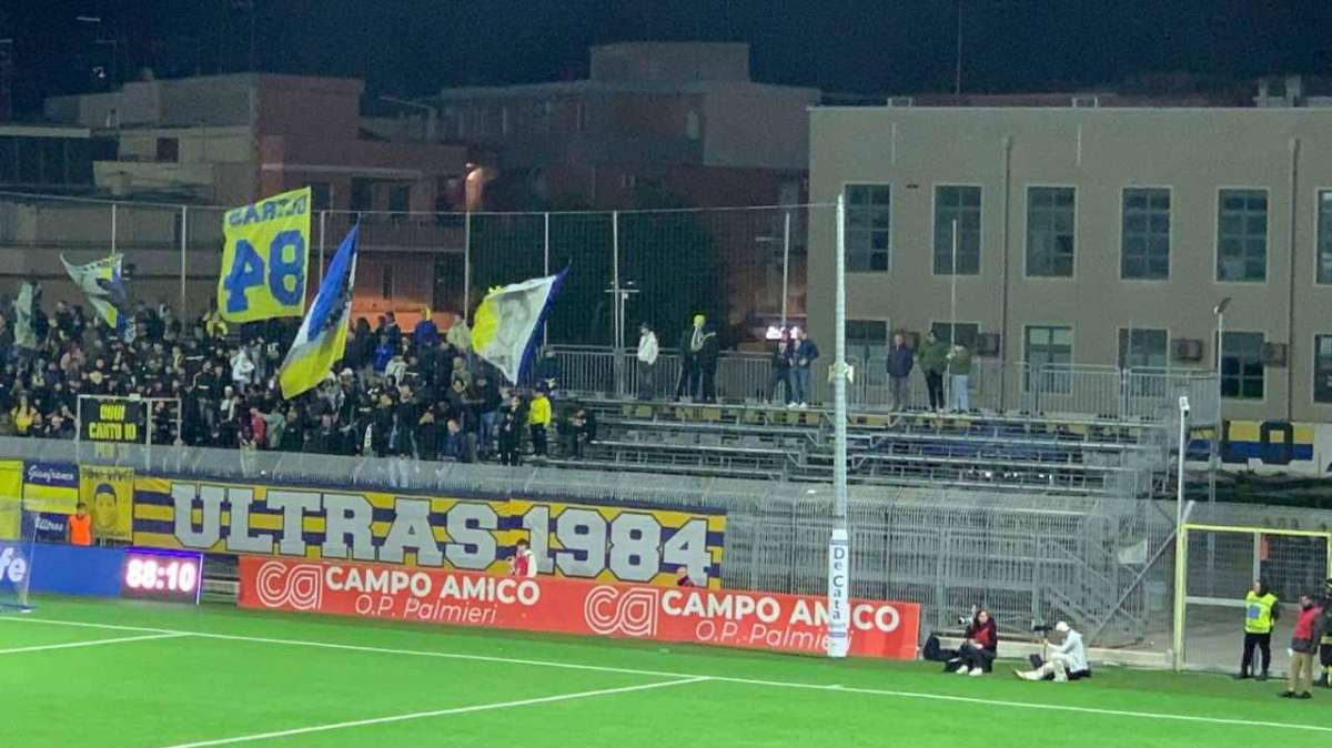 La curva dei tifosi del Cerignola
