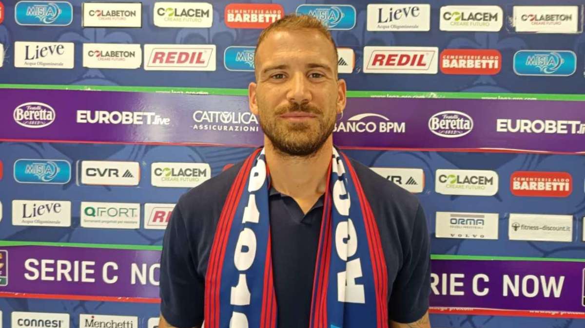 Andrea La Mantia con la maglia del Gubbio (credit: AS Gubbio 1910) - www.lacasadic.com