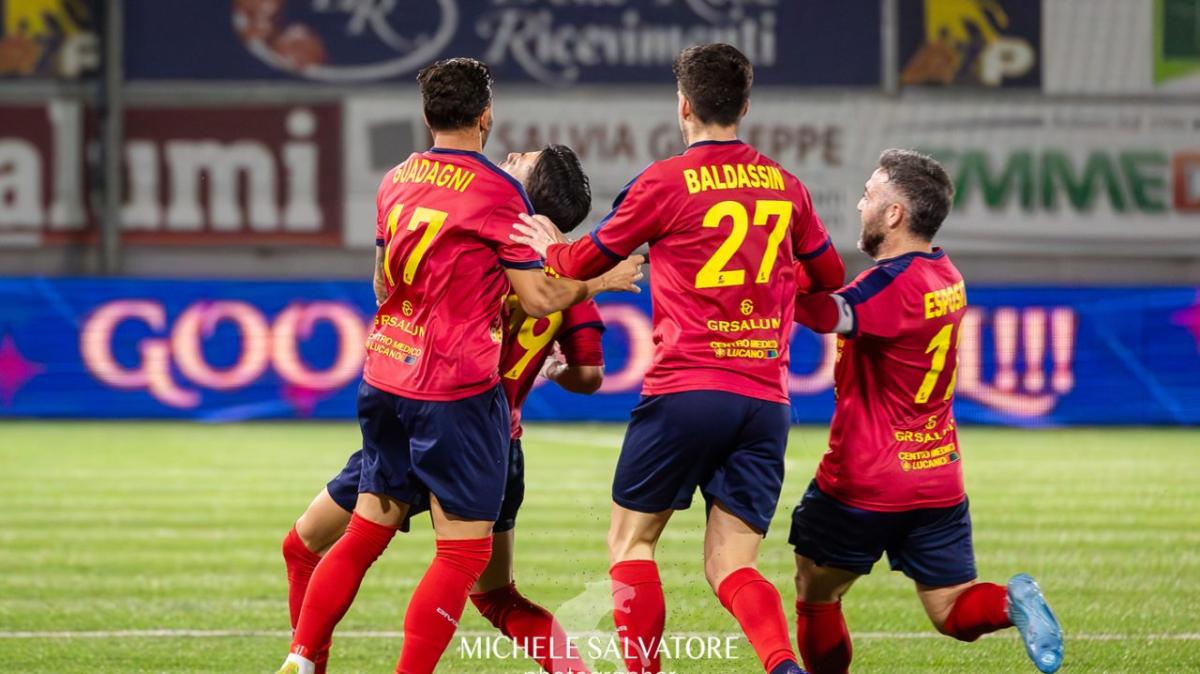 Picerno, il presidente Curcio: "Quattro battaglie per la salvezza, restiamo uniti fino alla fine"