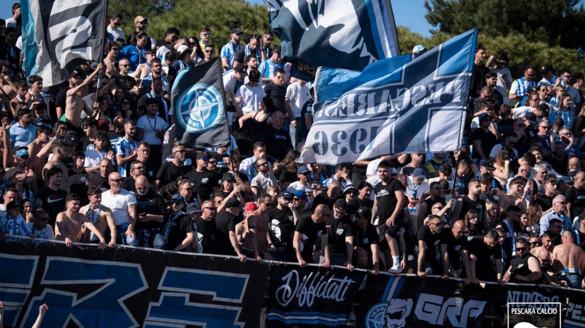 Pescara, ritorno (ancora più) amaro in Serie C: trasferte vietate per i tifosi fino a febbraio 2027