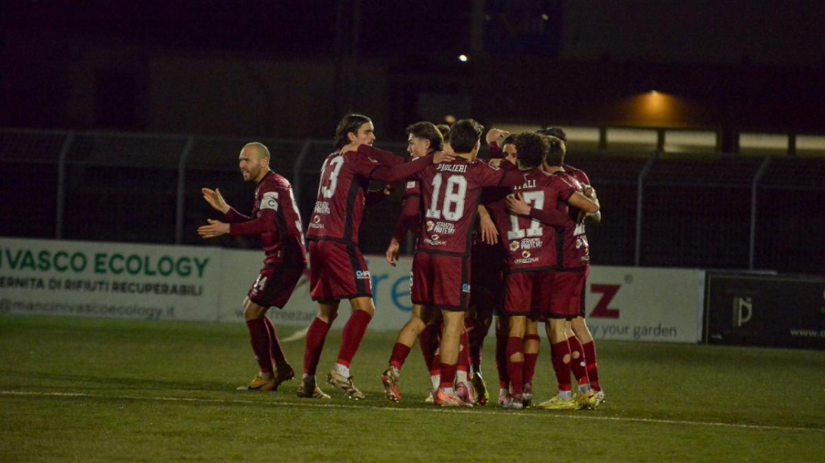 Pontedera, tensione tifosi-calciatori al termine del match con il Guidonia: la decisione del Giudice Sportivo