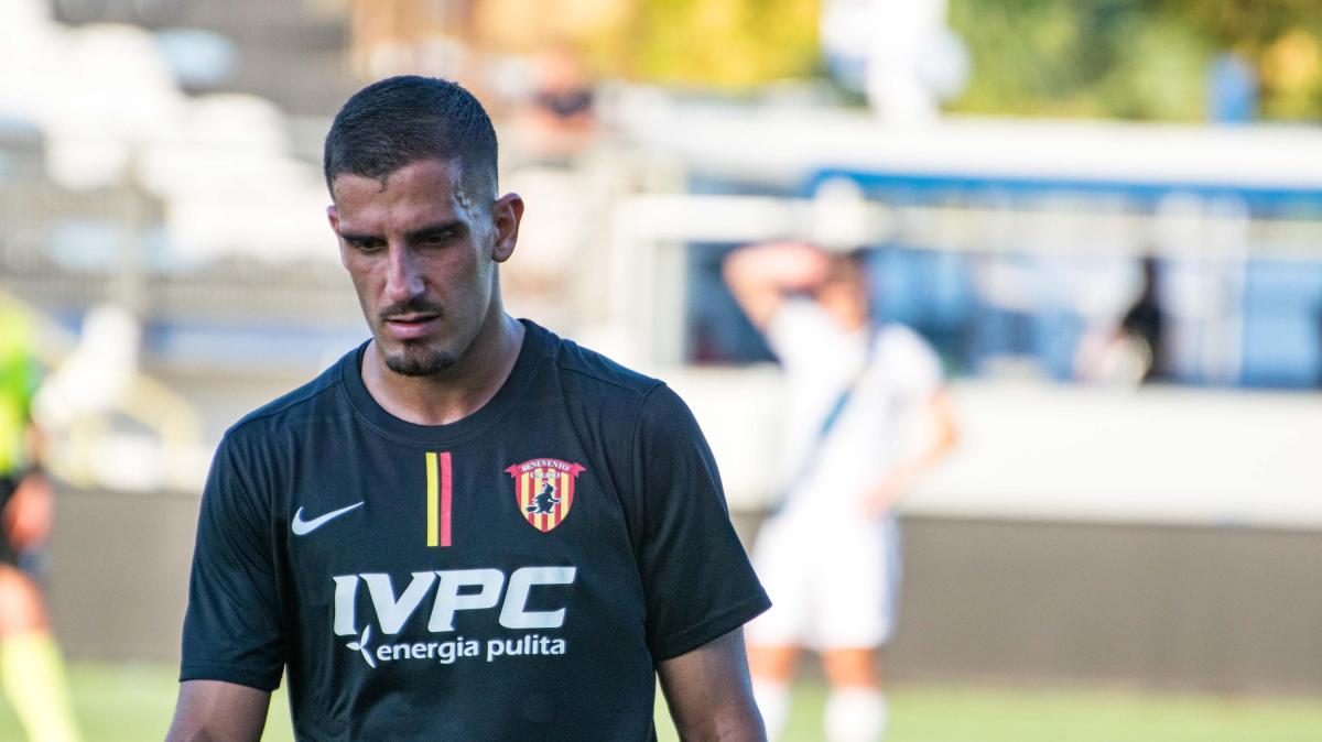 Benevento, Salvemini torna al gol dopo 3 mesi e fa impazzire Floro Flores