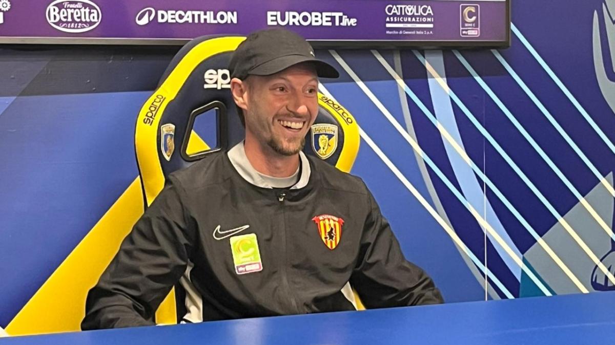 Benevento, Cerqua: "Vi spiego la mentalità di Floro Flores, rigore? Non c'è contatto"