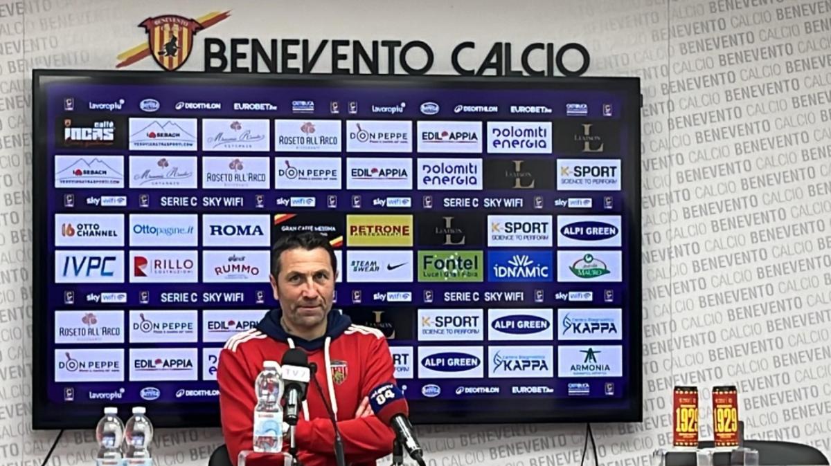 Cosenza, Buscè: "Se vieni a Benevento spavaldo passi una brutta giornata, playoff discorsi prematuri"