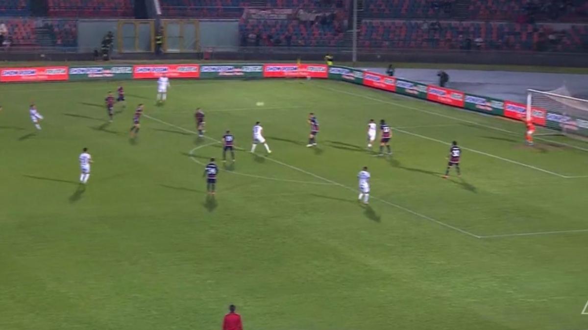 Cosenza-Casarano, che gol di Versienti!