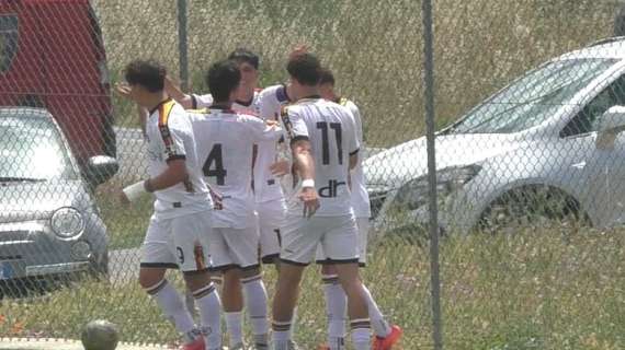 Di Pasquale festeggiato al gol