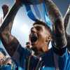 Il Napoli esalta ancora Pedro: anche Di Lorenzo canta il coro con i tifosi - VIDEO