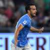 Lazio, Pedro in vacanza con la sua dolce metà: eccoli sorridenti in aereo - FOTO