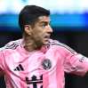 Suarez, ci risiamo: sputi a un membro dello staff avversario, c'è la squalifica