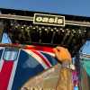 C'è anche la Lazio al concerto degli Oasis: a Manchester tra 'pezze' e adesivi - FOTO