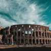 Roma | Turista tenta di scavalcare la recinzione del Colosseo e resta infilzato