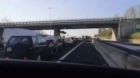 VIDEO - Traffico e code sul GRA per la gita di Pasqua: la denuncia di un operatore sanitario