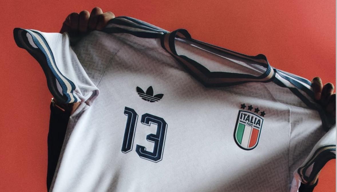 Italia, Adidas presenta il nuovo Away Kit: le immagini - FOTO
