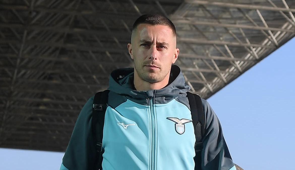 Lazio, squadra in partenza verso Bergamo: ci sono Marusic e Zaccagni - FOTO